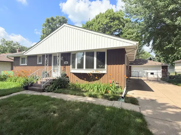 2055 English ST, Maplewood, MN 55109