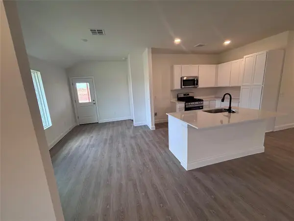 2030 Brush Creek WAY, Newcastle, OK 73065
