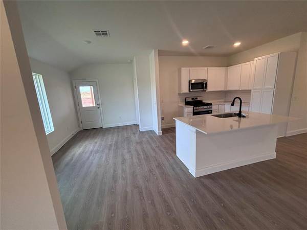 2030 Brush Creek WAY, Newcastle, OK 73065