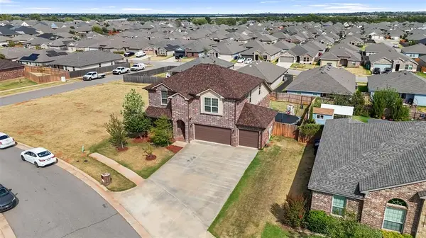 3504 W Sadie DR, Yukon, OK 73099