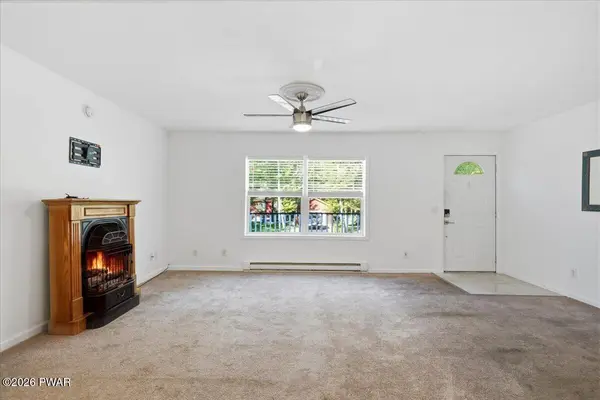 4 Pebble CT, Lake Ariel, PA 18436