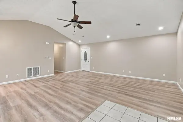 1605 Dew Drop DR, Marion, IL 62959