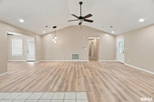 1605 Dew Drop DR, Marion, IL 62959