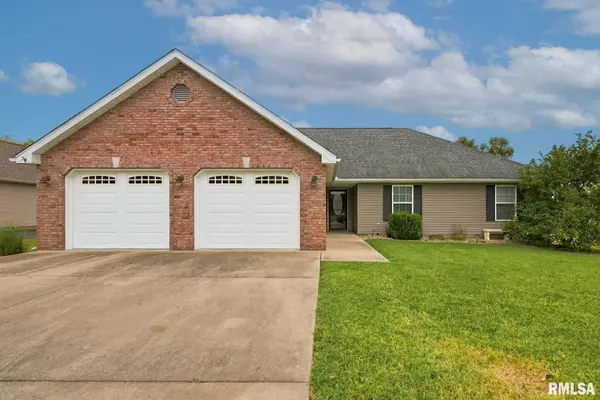 1605 Dew Drop DR, Marion, IL 62959