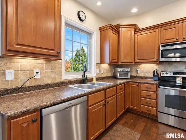 2511 W SESAME ST, Dunlap, IL 61525