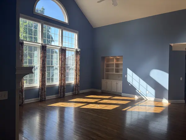 106 Hidden Pt, Hendersonville, TN 37075