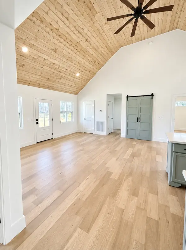 11726 W Green Hill Rd, Smithville, TN 37166
