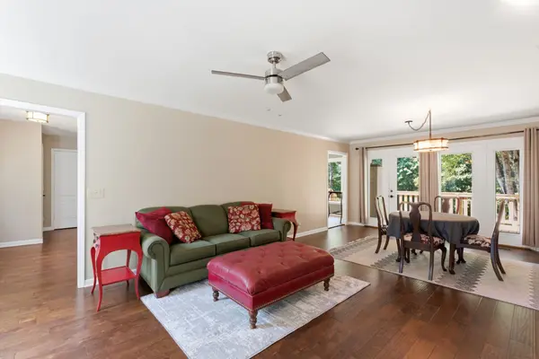 555 Beech Grove Way, Burns, TN 37029