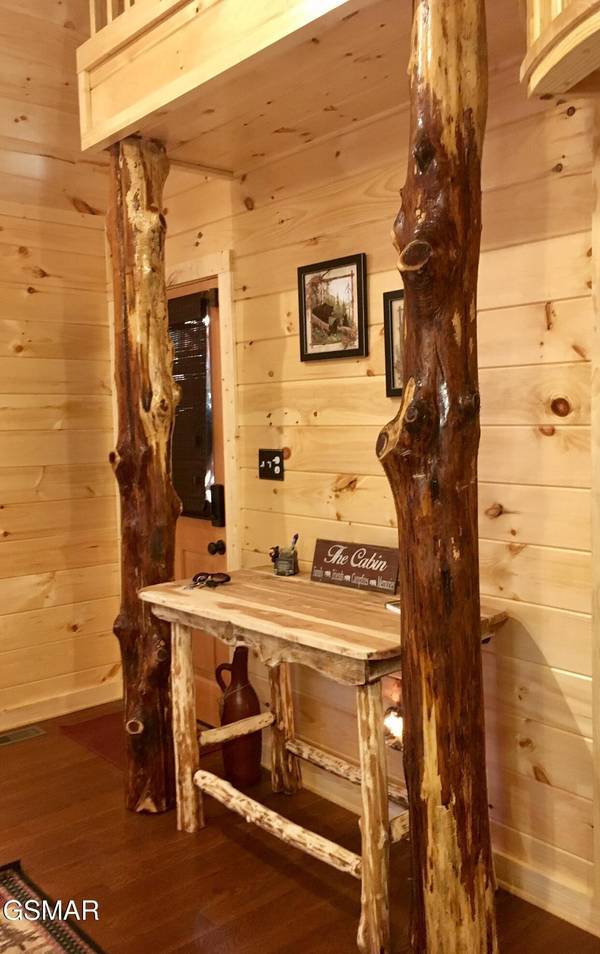 306 N Circle Drive, Gatlinburg, TN 37738