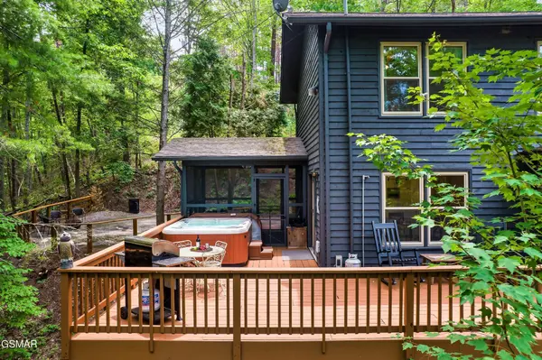 3282 Emerald Springs Loop, Pigeon Forge, TN 37862