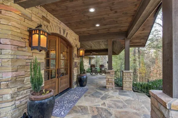 1886 Acorn Branch Lane, Gatlinburg, TN 37738