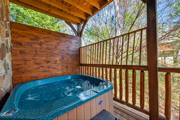 922 Parkview Point Way, Gatlinburg, TN 37738