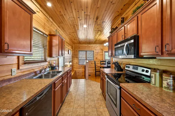 922 Parkview Point Way, Gatlinburg, TN 37738