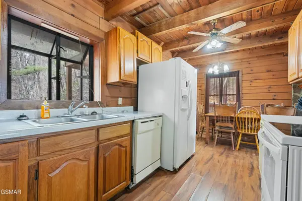 1122 Eagle Pointe Way, Pigeon Forge, TN 37863