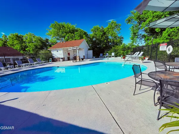 527 Orchard Valley Way, Pigeon Forge, TN 37862