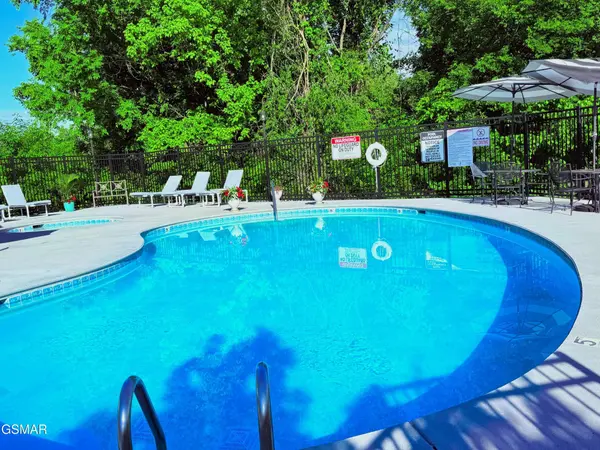 527 Orchard Valley Way, Pigeon Forge, TN 37862