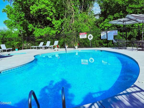 527 Orchard Valley Way, Pigeon Forge, TN 37862