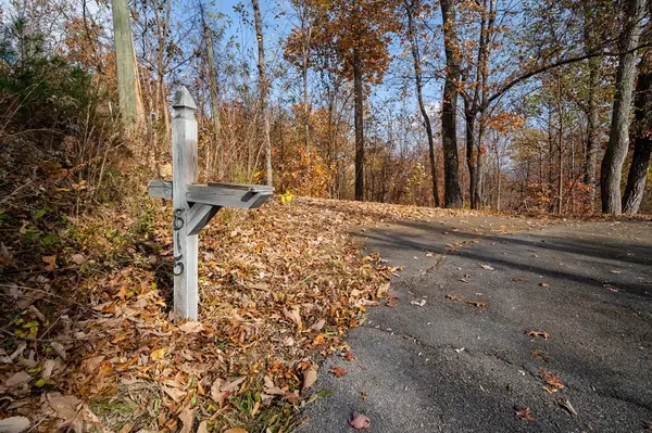 815 Red Fox Trail, Gatlinburg, TN 37738
