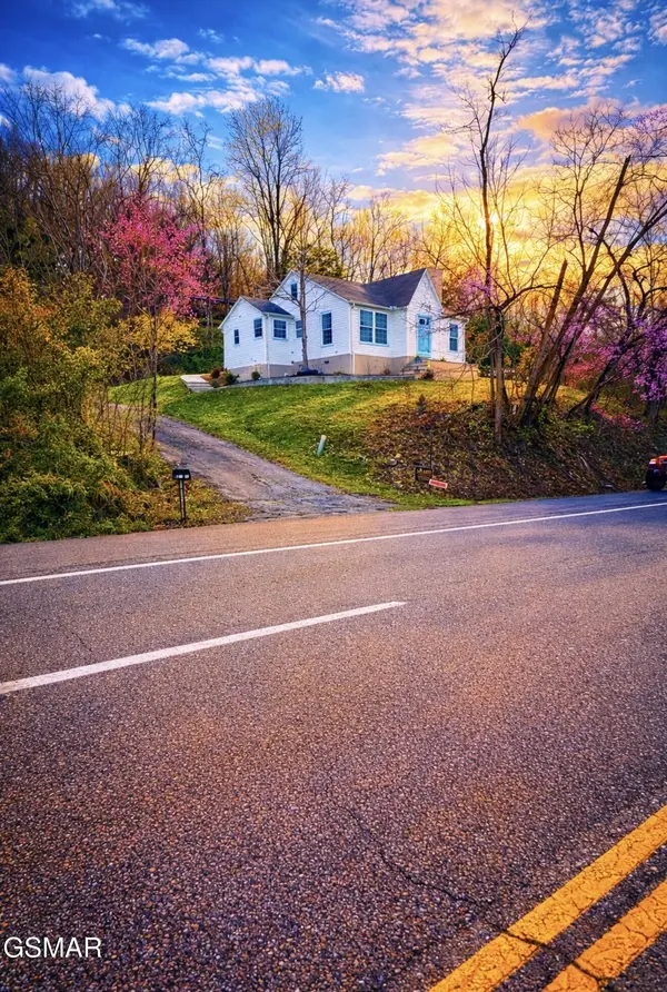 739 W Main Street, Sevierville, TN 37862
