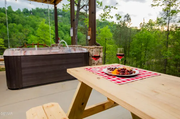 2462 Misty Shadows Drive, Sevierville, TN 37862