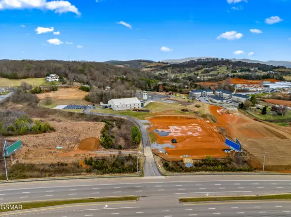 2 Winfield Dunn Pkwy, Kodak, TN 37764