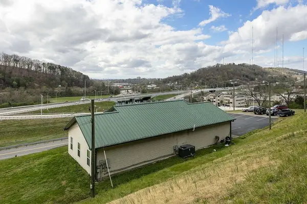 2625 Greenway Drive, Knoxville, TN 37918