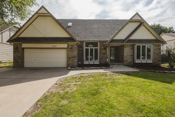 1212 N Coachhouse Rd, Wichita, KS 67235