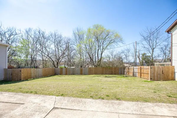317-327 Hawthorne ST, Hollister, MO 65672