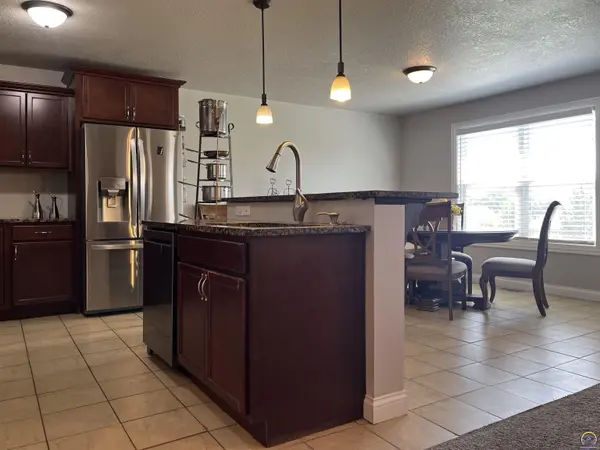 5325 NW Lana CT, Topeka, KS 66618