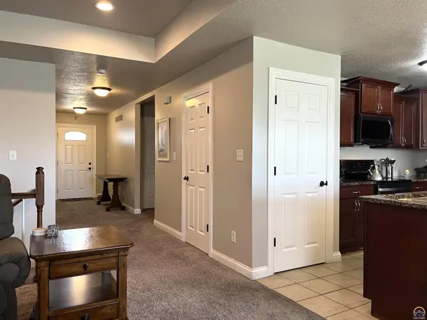 5325 NW Lana CT, Topeka, KS 66618