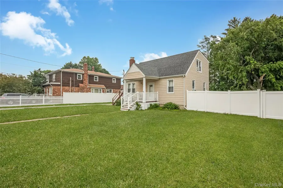 57 Cedar AVE, Farmingdale, NY 11735