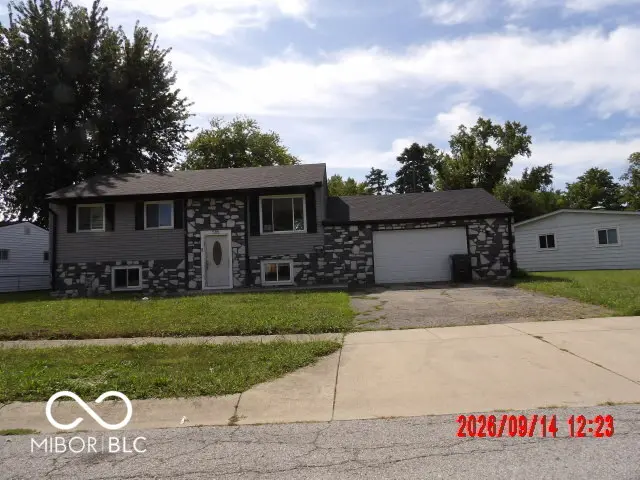 585 Northgate DR, Greenwood, IN 46143
