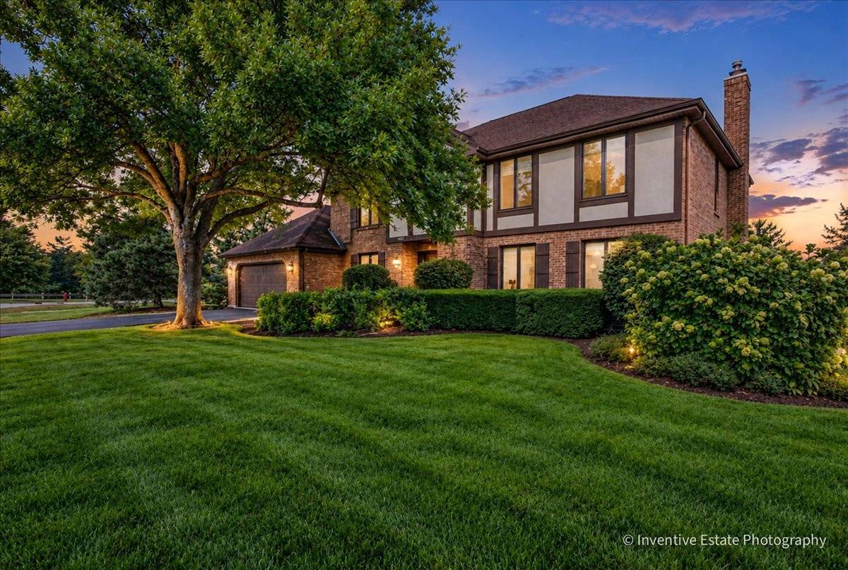 6201 Sleepy Hollow LN, Lisle, IL 60532