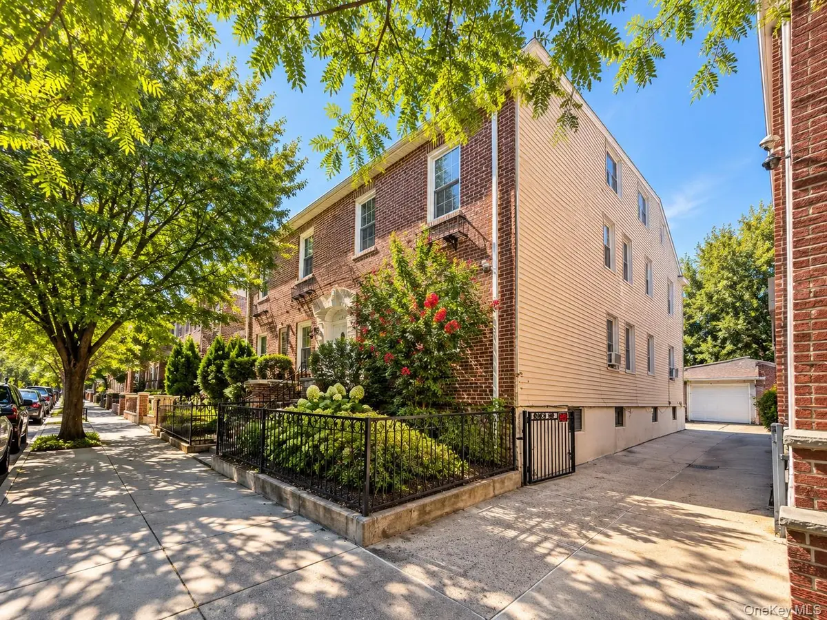 2030 27th ST, Astoria, NY 11105