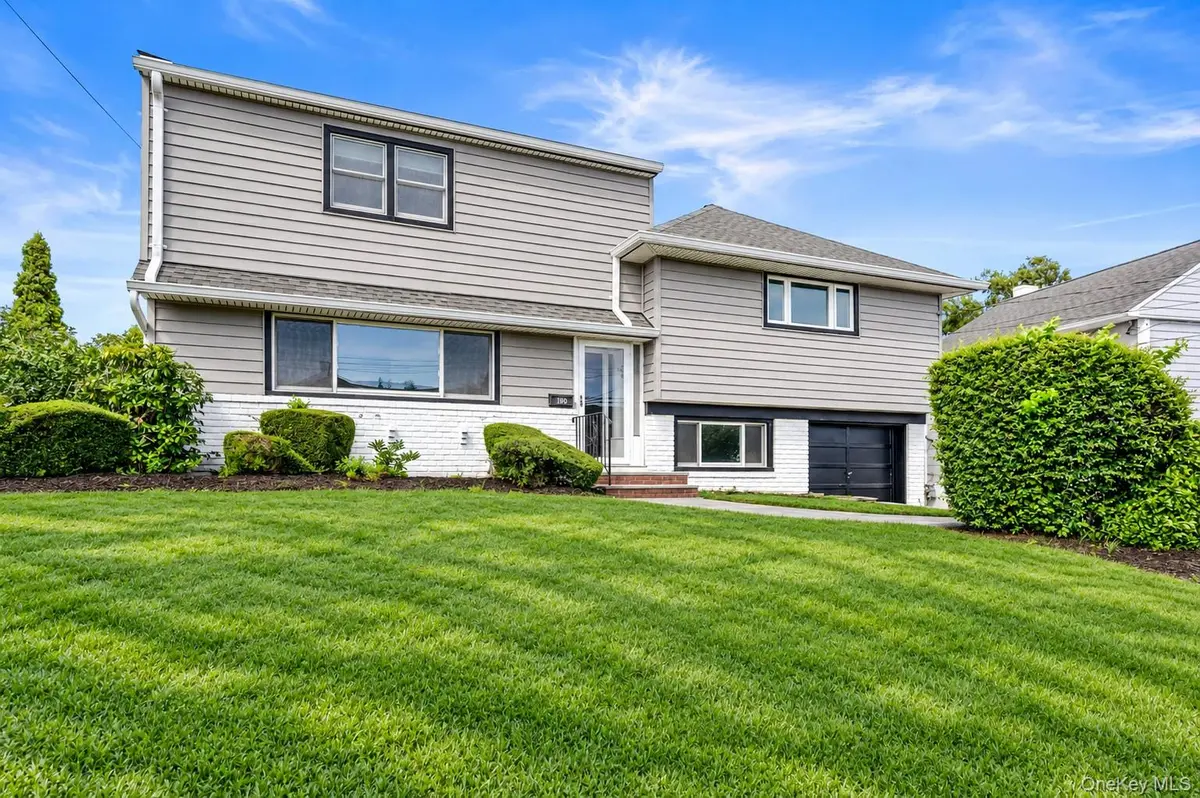 190 W Waukena AVE, Oceanside, NY 11572