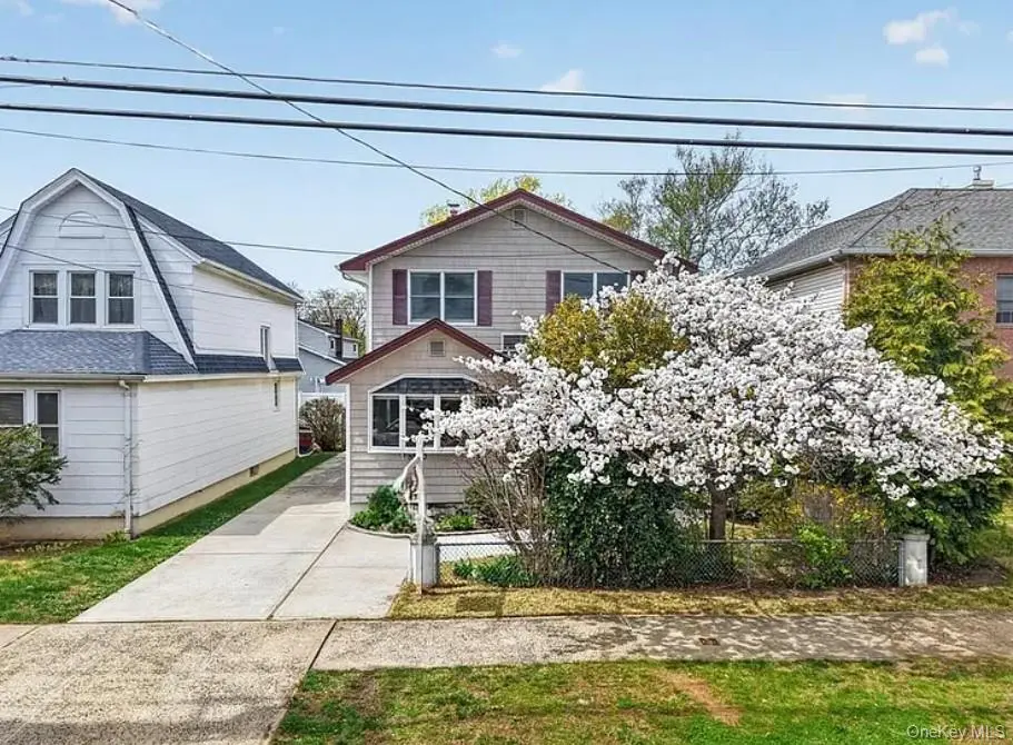 85-30 261st ST #2nd floor, Floral Park, NY 11001