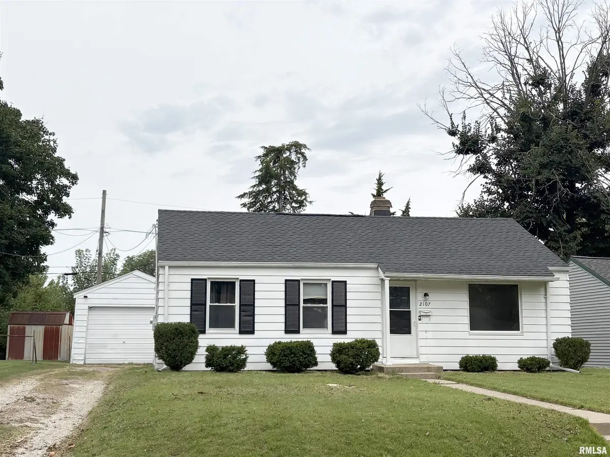 2107 W GILBERT AVE, Peoria, IL 61604