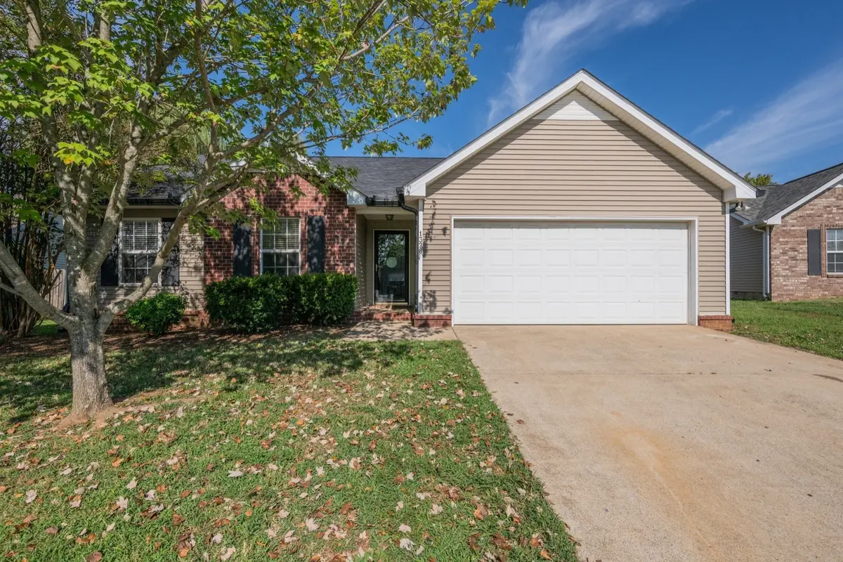 1328 Mac Duff Dr, Murfreesboro, TN 37128