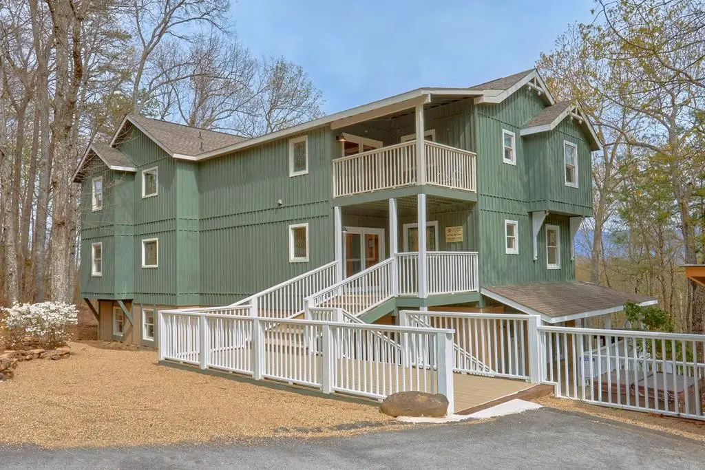 1106 Tanrac Trail, Gatlinburg, TN 37738