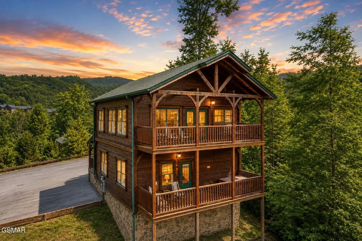 839 Great Smoky Way, Gatlinburg, TN 37738