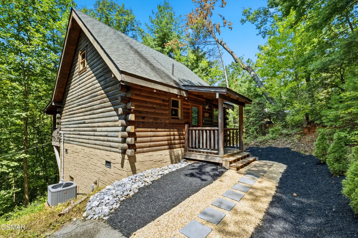 1922 Beach Front Drive #1922, Sevierville, TN 37876