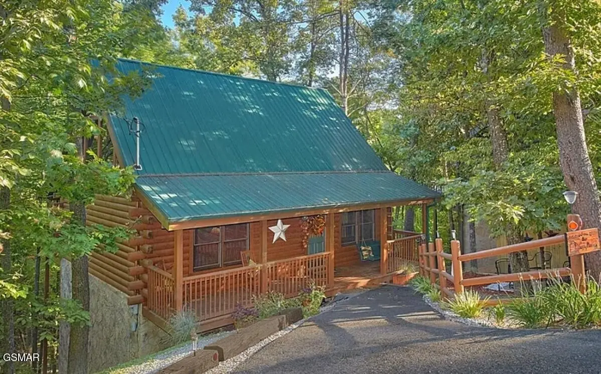 656 Forest Drive, Pigeon Forge, TN 37863