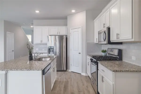 445 Shiner LN, Georgetown, TX 78626