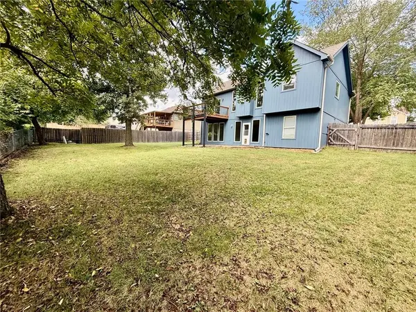 201 E Whispering Hills BLVD, Lone Jack, MO 64070