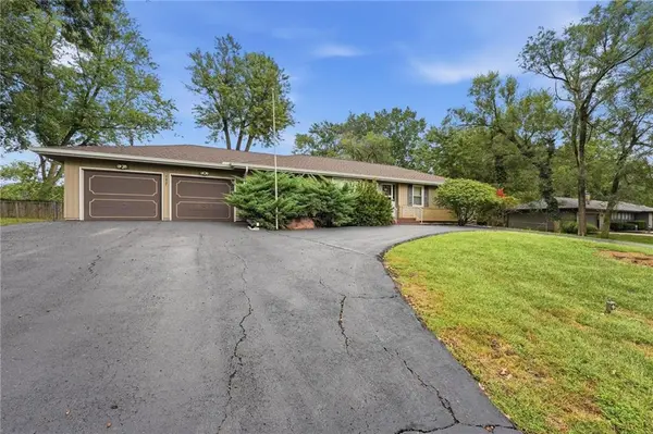 7417 NW Woody Creek LN, Platte Woods, MO 64151