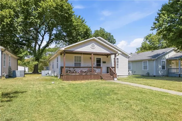803 E 10th ST, Pittsburg, KS 66762