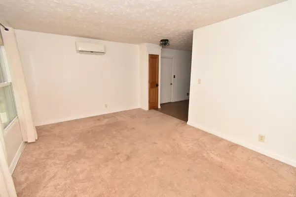 502 W Darby DR, Otterbein, IN 47970