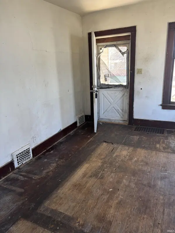 621 E Dayton ST, South Bend, IN 46613-2619