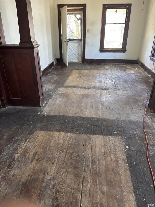 621 E Dayton ST, South Bend, IN 46613-2619
