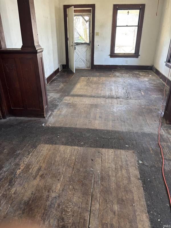 621 E Dayton ST, South Bend, IN 46613-2619